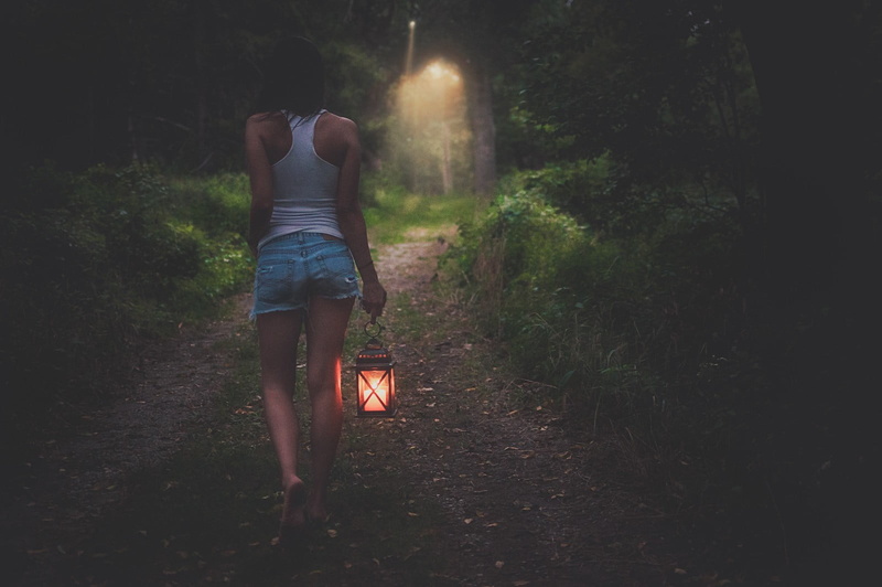 shorts, bare shoulders, tank top, the way forward, lifestyles, walking, one person, short hair, tree, carrying, adult, barefoot, brunette, leisure activity