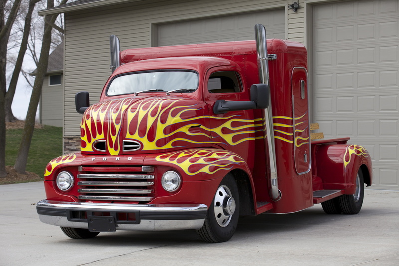 city, pick-up truck, day, wheel, motor vehicle, building exterior, 1950 ford coe, transportation, truck, built structure, car, 5K, land vehicle, red, no people