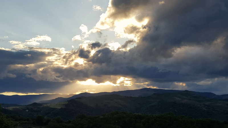 scenics - nature, nuages, mountain peak, landscape, no people, 4K, cloud - sky, mountain range, nature, ciel orageux, awe, beauty in nature, environment