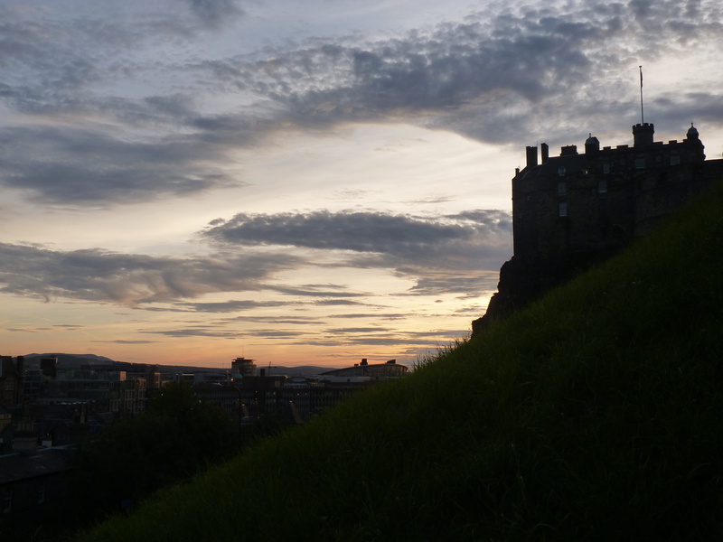 skyscraper, no people, vielle, residential district, castel, building exterior, sun, history, castle, nuage, tourism, city, couché de soleil, the past