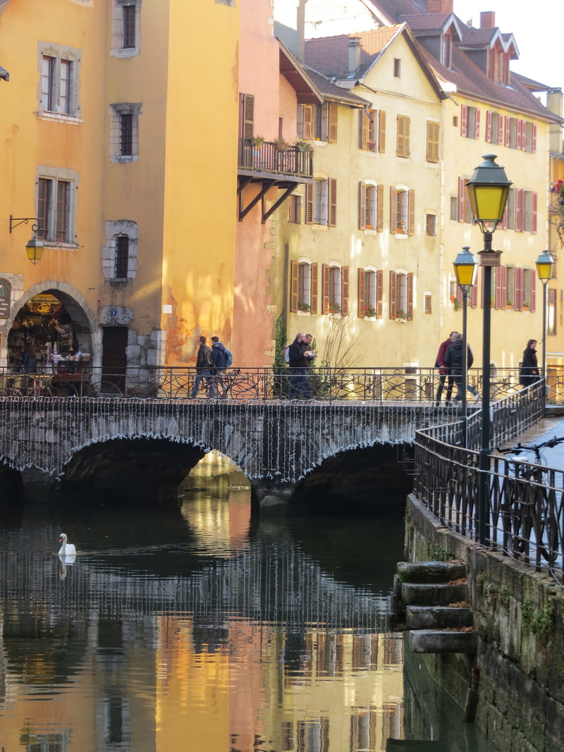 water, lake, built structure, transportation, 4K, connection, group of people, river, real people, building, bridge, reflection, france, tourism, building exterior