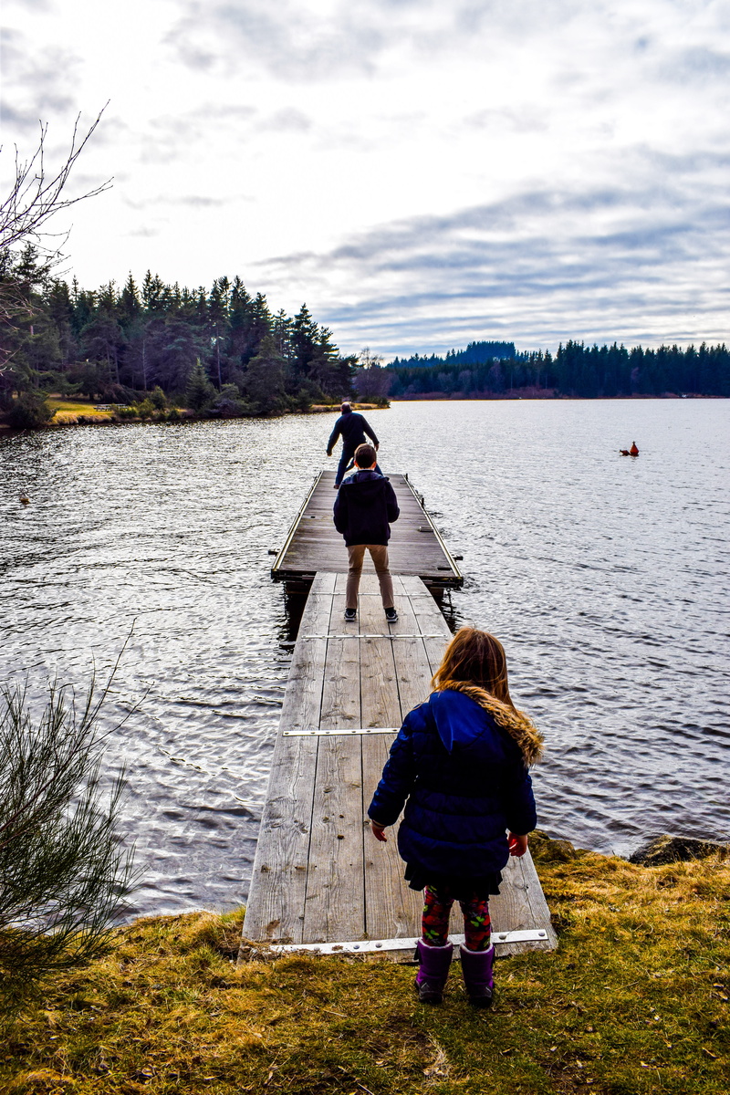 real people, adult, beauty in nature, mountain, Devesset, daughter, togetherness, full length, day, women, cloud - sky, Ardèche, girls, sky, outdoors, Lake