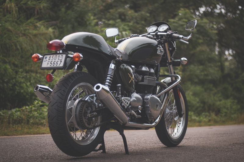 headlight, street, city, transportation, stationary, transportation system, motorcycle, vehicle, side view, road trip, standard, tree, plant, 5K, helmet