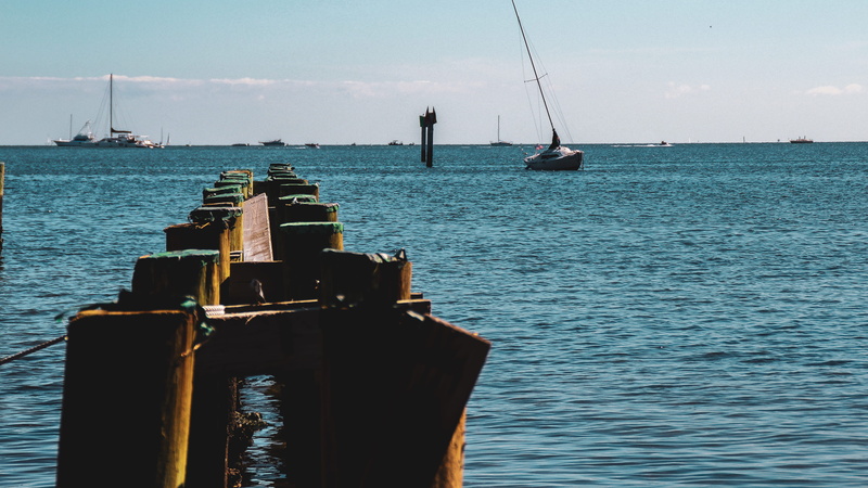 navy, barge, beauty in nature, photography, watercraft, sailboat, nature, mode of transportation, architecture, outdoors, 5K, water, vessel, river, no people