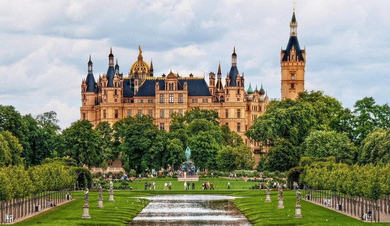 grees, water, prett, grass, spire, tower, medieval, schwerin, 1080P, classic, green, beautiful, castle