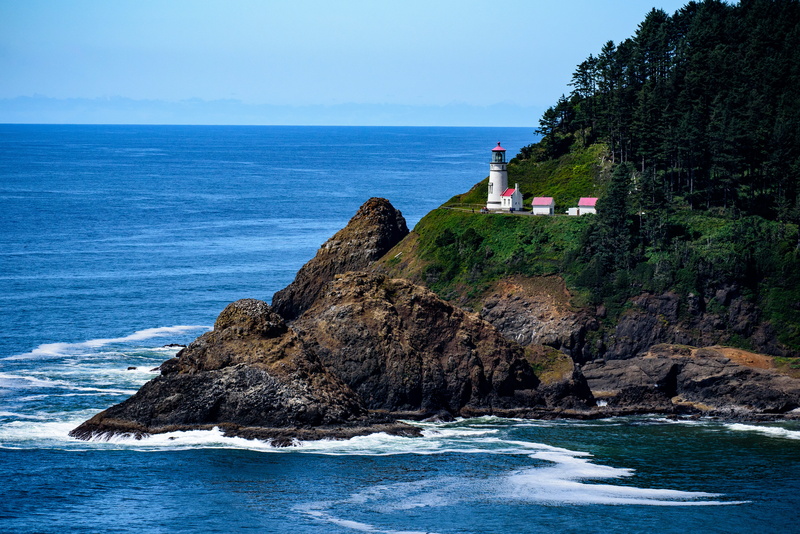 horizon, no people, rock, rocky coastline, gree, cliff, sea, day, oregon, sunny, lighthouse, land, tranquility, blue, united states, ocean, sky, rock formation