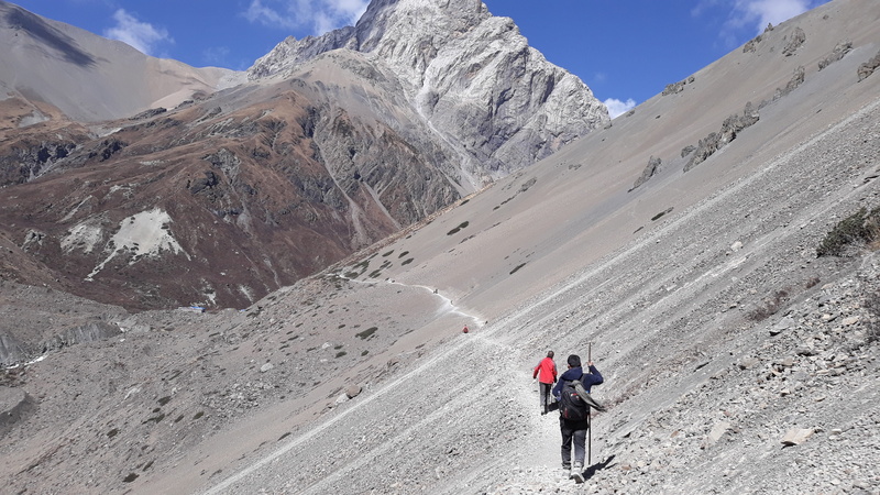 non-urban scene, tilicho lake, manang, activity, nature, adult, leisure activity, mountain, backpack, khangsar, 4K, mountain range, adventure, tilicho trekking