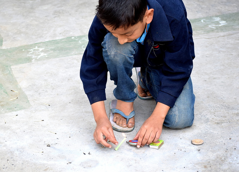 religion, real people, childhood, india, happiness, hindu, land, festival, traditional, day, deepawali, crouching, diwali, men, casual clothing, 5K, child