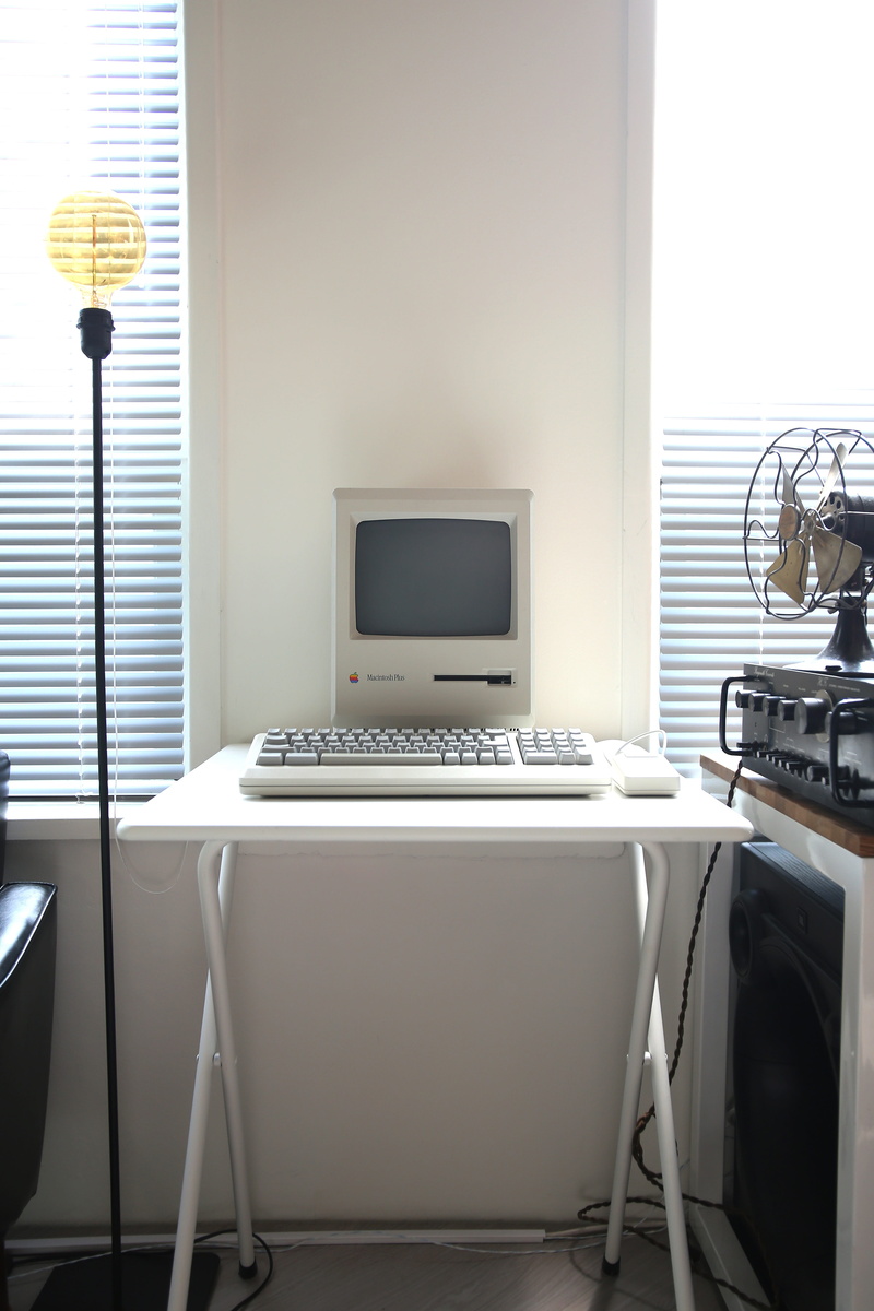 electric Lamp, office, chair, computer equipment, table, absence, day, technology, desk, lighting equipment, modern, oldeumaek, communication, keyboard