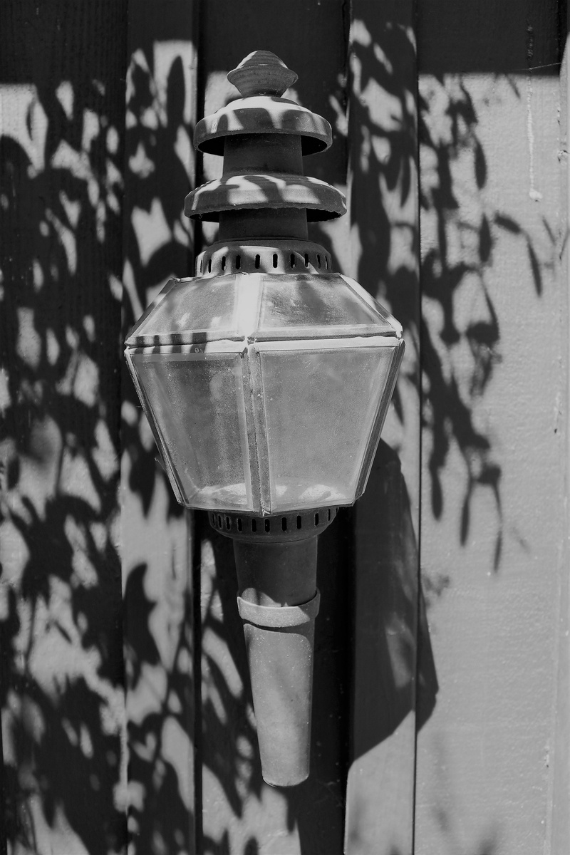 ghostly, sunlight, 4K, old lantern, metal, black And White, shadow, pumpkin, pattern, drosklampor, table, ghost, wall - building feature, nature, lighting equipment