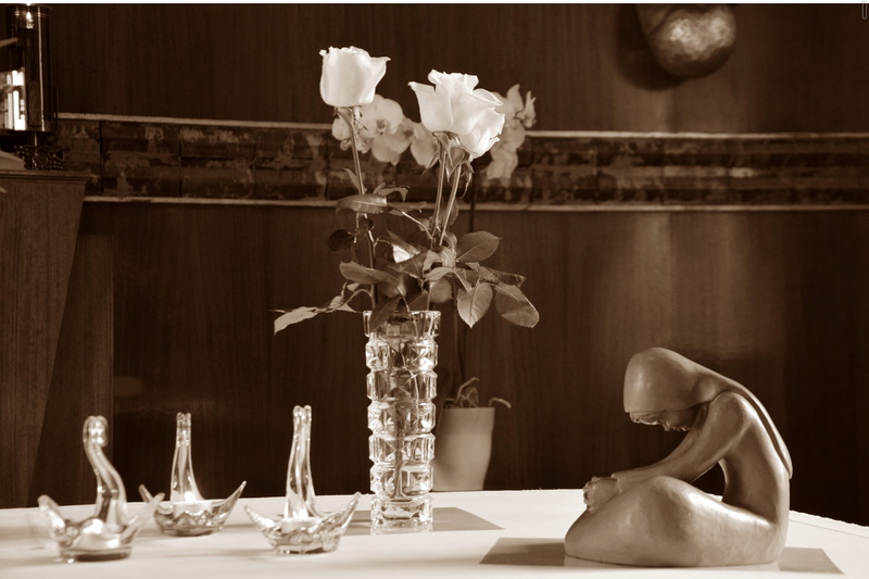household equipment, decoration, place setting, indoors, reflection, table, luxury, flower arrangement, vase, nature, still life, sculpture, candlestick holder