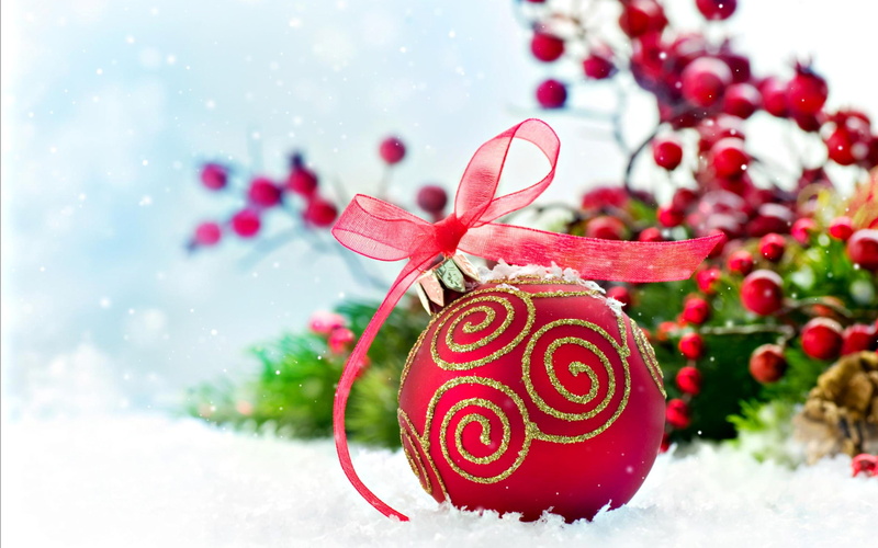 Christmas, Christmas ornaments, New Year, depth of field, snow, 2K, berries, ribbon