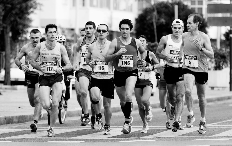 performing, motion, group of people, track and field, young adult, maratoniana, grayscale, atletismo, sports race, atletum, competitive sport, marathon