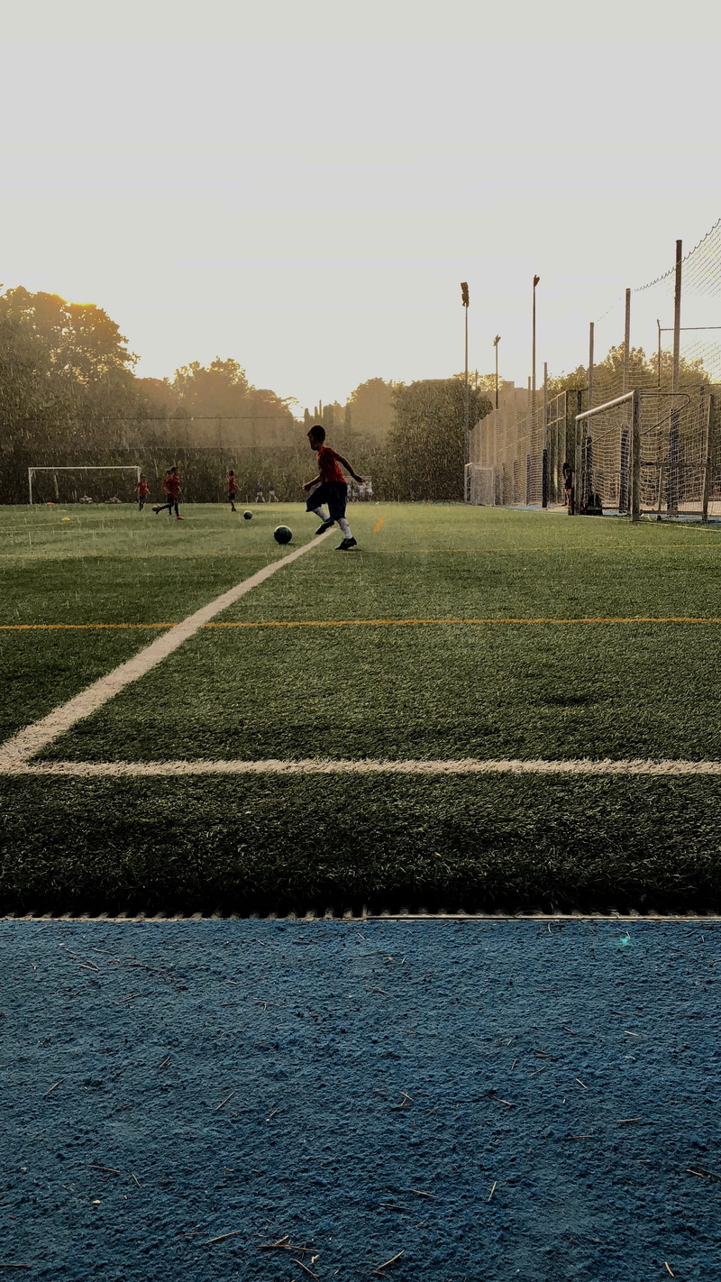 futbol, 2K, built structure, sporty, clear sky, architecture, nature, rain, practice, full length, grass, soccer, people, youth, outdoors, sky, athletic