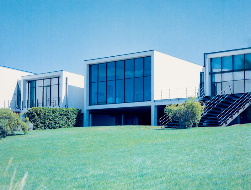 gallery, glass - material, copy space, portra, medium format, vida, stairs, no people, sunny, modern, office, built structure, clear sky, building, Öland