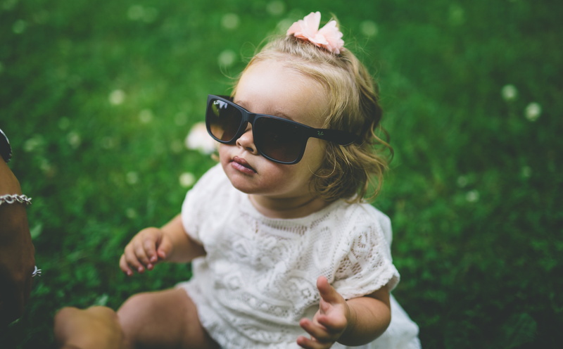 day, canon, 5dmiii, Ultra, glasses, casual clothing, streets, one person, floral, Girl, baby, Urban, white, focus on foreground, Lifestyle, outdoors, lookslikefilm