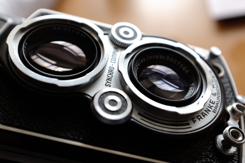single object, 4K, circle, lenses, photography themes, camera, no people, retro styled, analog photography, technology, close-up, equipment, focus on foreground