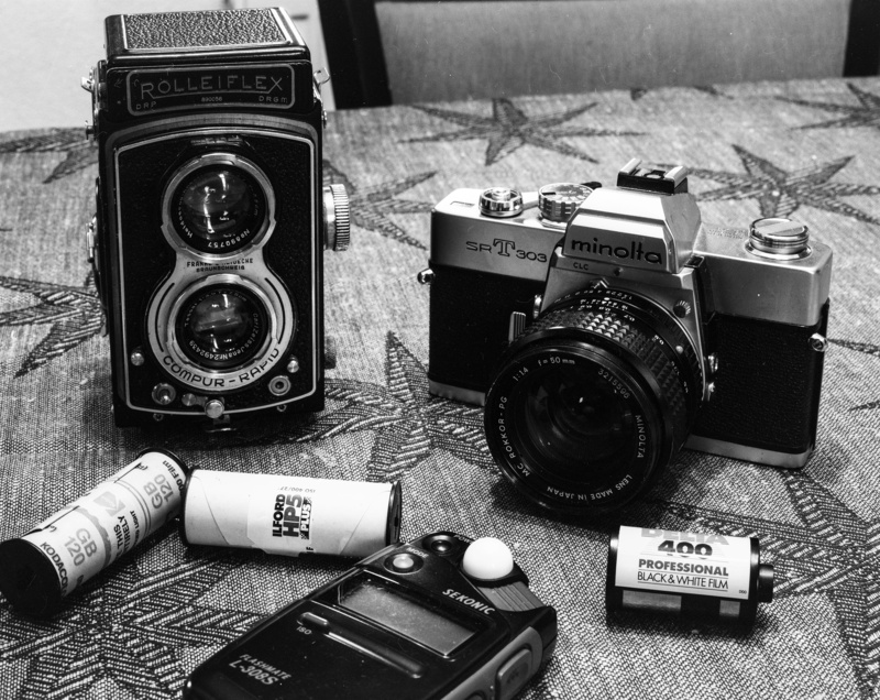 black, retro styled, old-fashioned, table, high angle view, 8K, photographer, Retro, old, antique, Film, lens - optical instrument, vintage camera, arts culture and entertainment