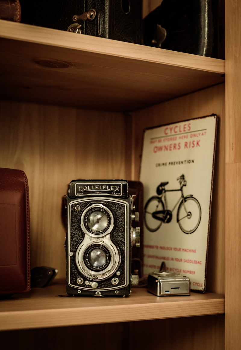 film, antique, old, shelf, table, rollei, analog, camera, western script, technology, 5K, indoors, wood - material, communication, frame, text, photography themes
