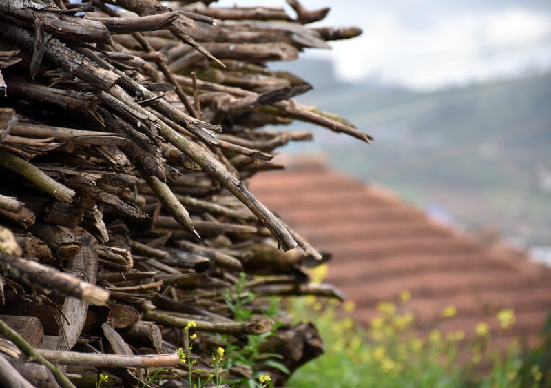 day, wooden, land, brown, chopped, 5K, nature, roof, winter, environment, firewood, architecture, Fire, Stack, no people, roof tile, outdoors, selective focus