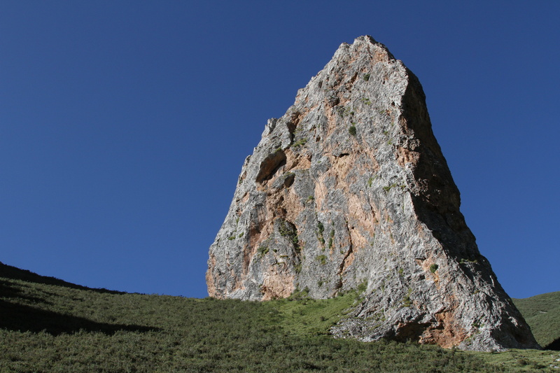 clear sky, sunny, low angle view, mountain peak, solid, 5K, blue day, no people, plant, mountain, rock, environment, nature, outdoors, geology, blue, beauty in nature