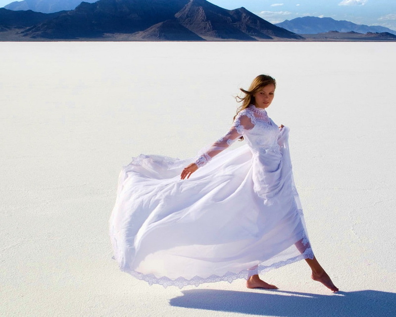 hair, real people, white dress, salt lakes, barefoot, lifestyles, young women, mountains, females, day, women, walking, leisure activity, young adult, full length