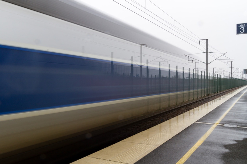 speed, travel, power supply, pool, SNCF, no people, mode of transportation, day, ground, public transportation, sky, rail transportation, railroad station platform