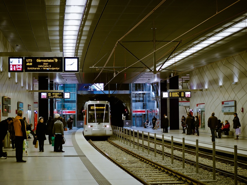 subway train, women, railroad station, train, platform, transportation, metro, built structure, train - vehicle, large group of people, crowd, underground