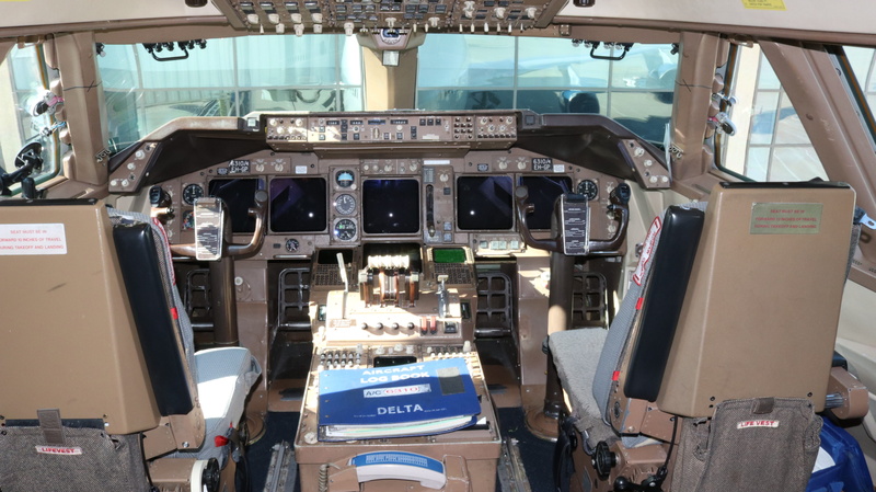 control, vehicle seat, vacation, control panel, jet, 747, mode of transportation, aircraft, departure, fly, indoors, seat, vehicle interior, 5K, airplane