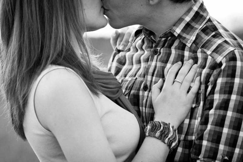young women, women, two people, side view, profile view, people, hairstyle, rings, love, togetherness, human hand, lifestyles, couple - relationship, adult