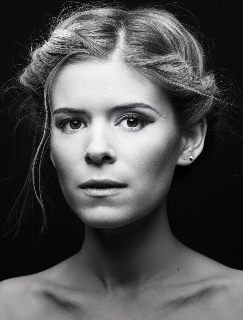 dark, eyeliner, actress, 4K, portrait display, depression - sadness, portrait, beautiful people, adult, human body part, beautiful woman, blond hair, hairstyle