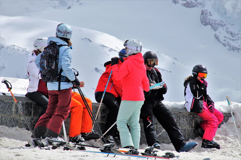 family, recreation, lifestyles, winter sport, alpine, group of people, sport, skier, active holidays, goggles, mountain range, tourism, people, ski, active