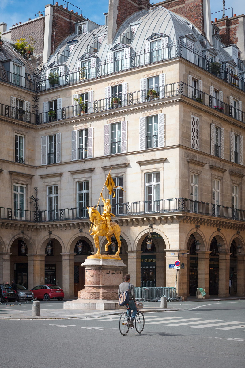 haussman, building, placedespyramide, real people, window, bike, day, full length, ride, men, paris, street, beside, riding, sport, outdoors, black, transportation