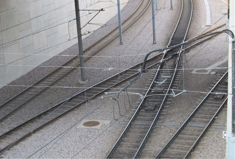people, rail transportation, mass transit, rail, architecture, tile, 2K, intersection, transport, urban, day, built structure, sunlight, the way forward
