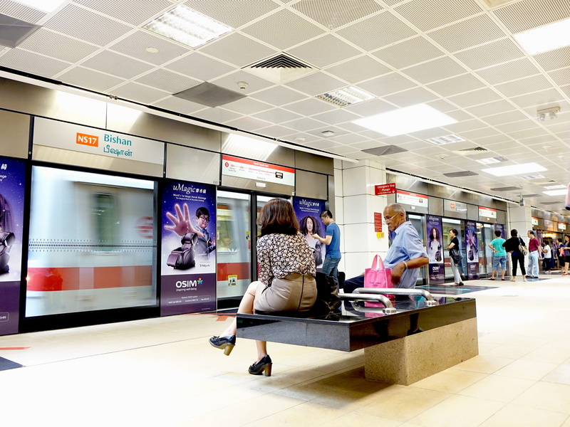 casual clothing, urban, medium group of people, consumerism, 4K, waiting, indoors, rail, sitting, mode of transportation, group, modern, group of people