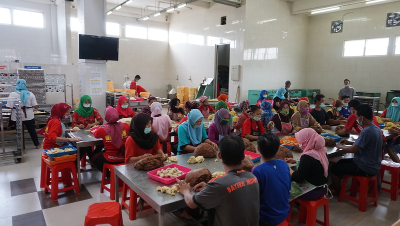 standing, traditional, large group of people, architecture, education, jogjakarta, working, males, occupation, group of people, java, people, factory, sitting