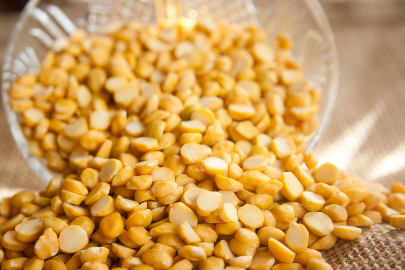cuisine, snack, indoors, cereal plant, close-up, sweetcorn, agriculture, pulses, dal, large group of objects, glass, crop, ingredient, pouring, selective focus