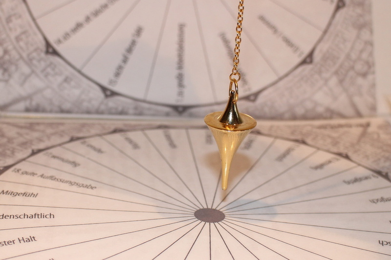 metal, pendulum frequency, pendulum boards, lot, frequency, accessory, communication, new age, commute, gold, amusement park ride, indoors, selective focus