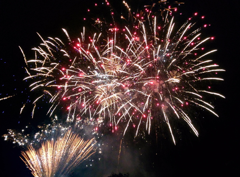 cracker, lights, illuminated, color, 2K, outdoors, background, explosion, fireworks, colorful, lighting, violin, nature, red, glowing, motion, rocket