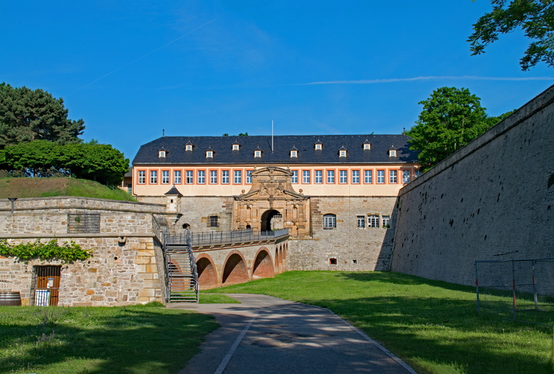 culture, plant, travel, nature, architecture, sky, citadel, sunlight, history, no people, city, 5K, clear sky, erfurt, tree, blue, day, built structure