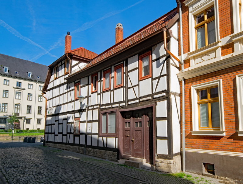5K, erfurt, truss, row house, building exterior, street, building, blue, house, town, fachwerkhaus, day, history, entrance, built structure, community