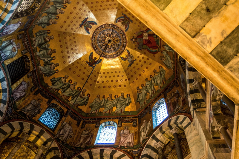 belief, gold, Church, low angle view, no people, architectural column, built structure, vault, spirituality, landmark, pattern, cupola, cathedral, aachen