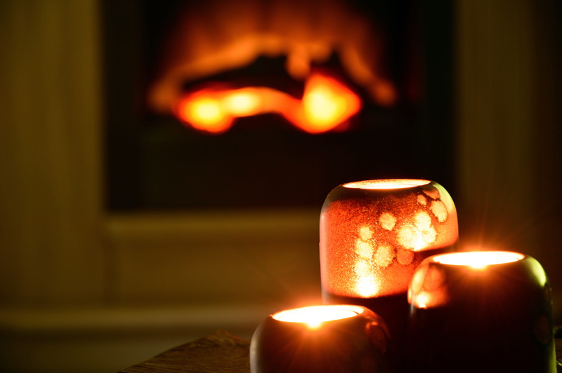 dark, open fire, electric lamp, 5K, cozy, flame, candlelight, background, illuminated, light - natural phenomenon, domestic room, lighting equipment, relax