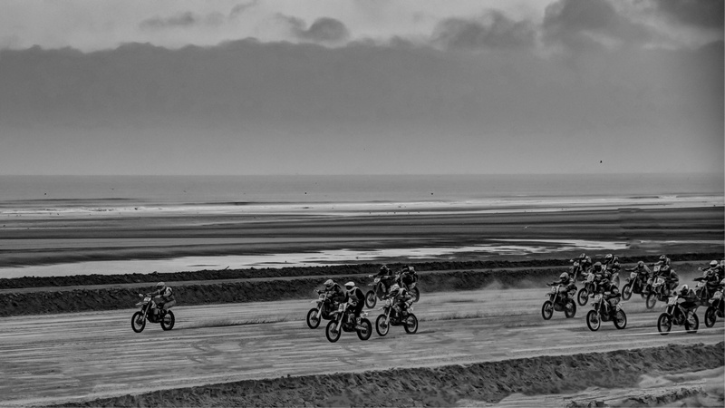 sand, adult, sea, motorcycle, lifestyles, transportation, motion, 4K, land, bicycle, crowd, sport, water, horizon over water, group of people, sky, real people