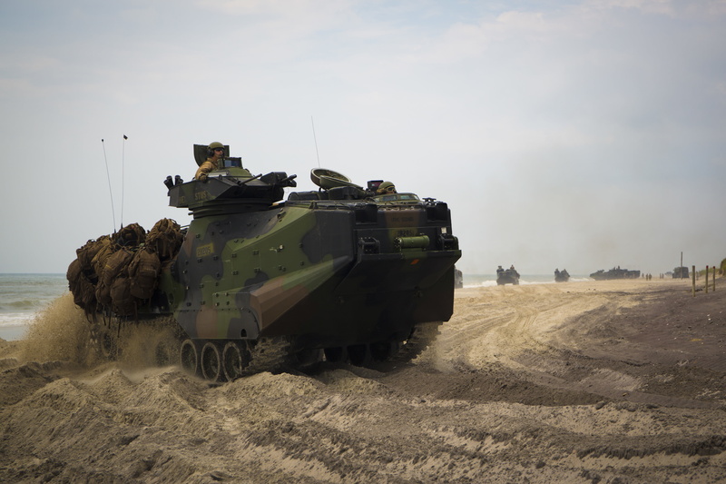 4K, aav-p7 a1, armored tank, outdoors, mode of transportation, military, sand, incidental people, field, nature, army, transportation, us marines, sky