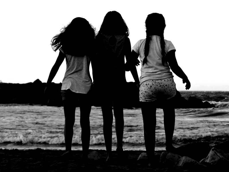 standing, childhood, outdoors, 2K, full length, people, adult, sky, Feet, lifestyles, women, sea, positive emotion, three people, bonding, togetherness