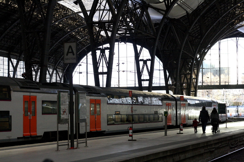 urbano, familia, estación de francia, travel, barcelona, station, arch, train, transportation, real people, day, group of people, contraluz, urban, tren