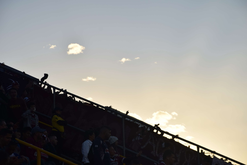 low angle view, saprissa, rays of sunshine, nature, sky, people, architecture, sunset, sun, crowd, aficin, building exterior, transportation, lens flare