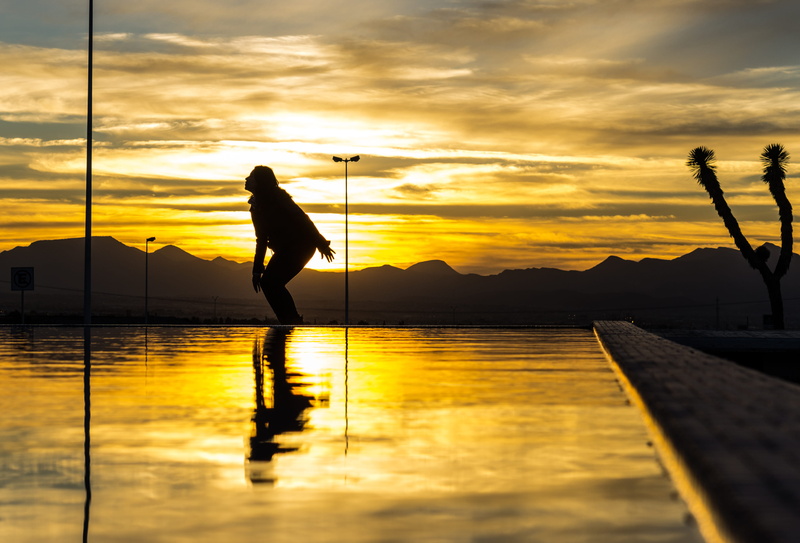 real people, silhouette, full length, beauty in nature, lake, mexico, cloud - sky, orange color, one person, sky, saltillo, scenics - nature, 4K, leisure activity