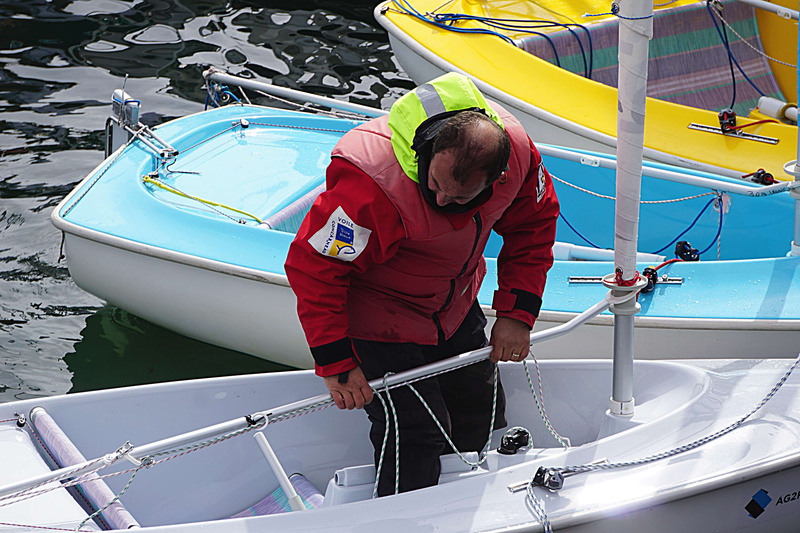 ocean, voile, bateau, safety, leisure activity, sea, mode of transportation, sport, personnage, day, nautical vessel, loisirs, men, adult, red, mer, outdoors